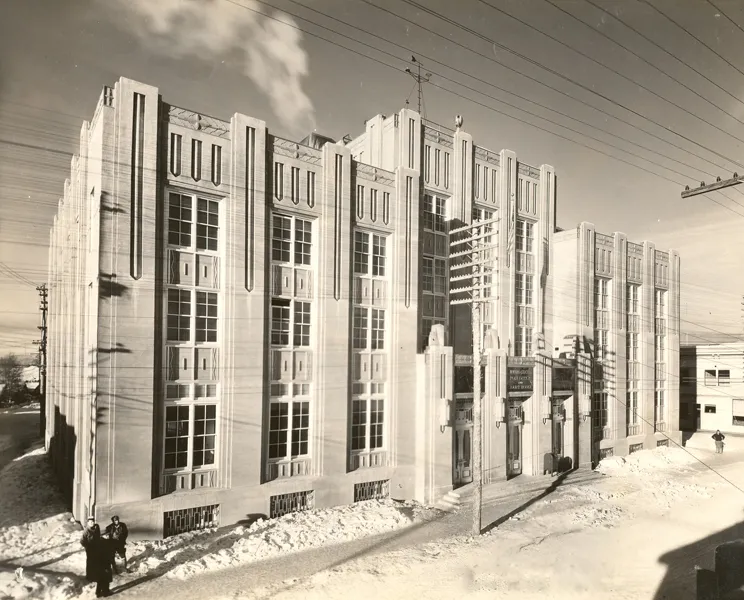 Historic photograph of the former U.S. Post Office and Courthouse in Fairbanks, with snow around its entrance.